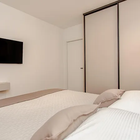 Apartment Stunning Bella On Znjan Beach, Private Parking Split