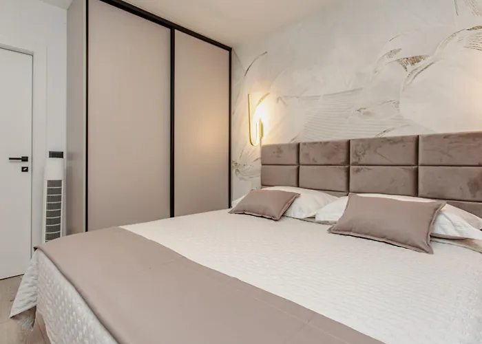 Apartamento Stunning Bella On Znjan Beach, Private Parking