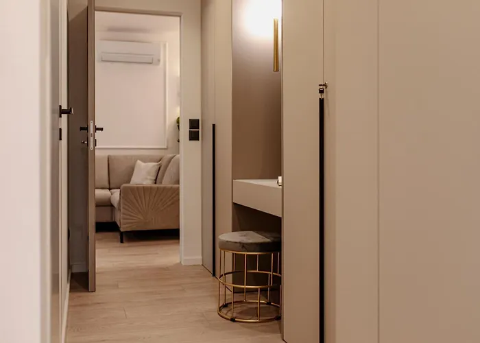 Stunning Bella On Znjan Beach, Private Parking Apartamento *