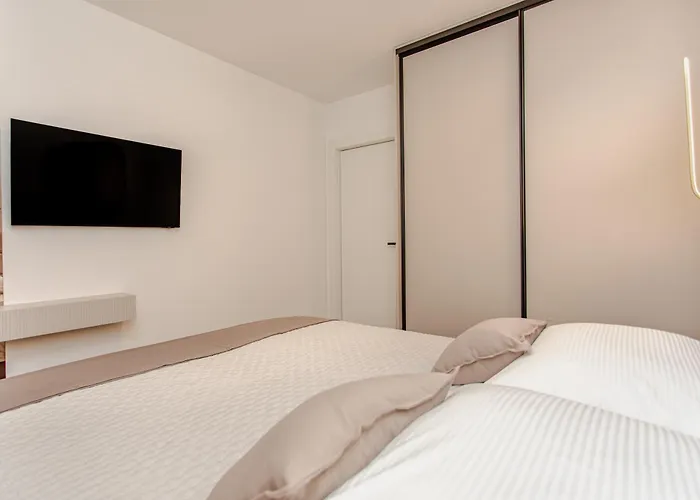 Apartment Stunning Bella On Znjan Beach, Private Parking Split